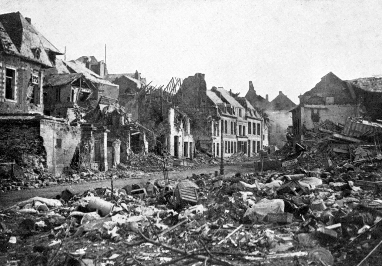 Gatebilde etter Peronnes fall, Frankrike, første verdenskrig, 1917, c1920 av Unbekannt