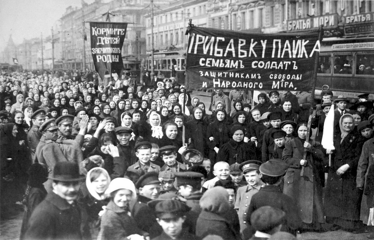 Strekende Putilov-arbeidere på den første dagen av februarrevolusjonen, St Petersburg, Russland, 1917 av Unbekannt