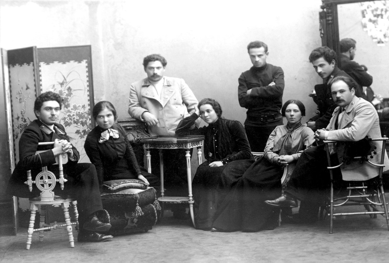 Studenter, medlemmer av en revolusjonær celle i St Petersburg, Russland, 1908. av Unbekannt