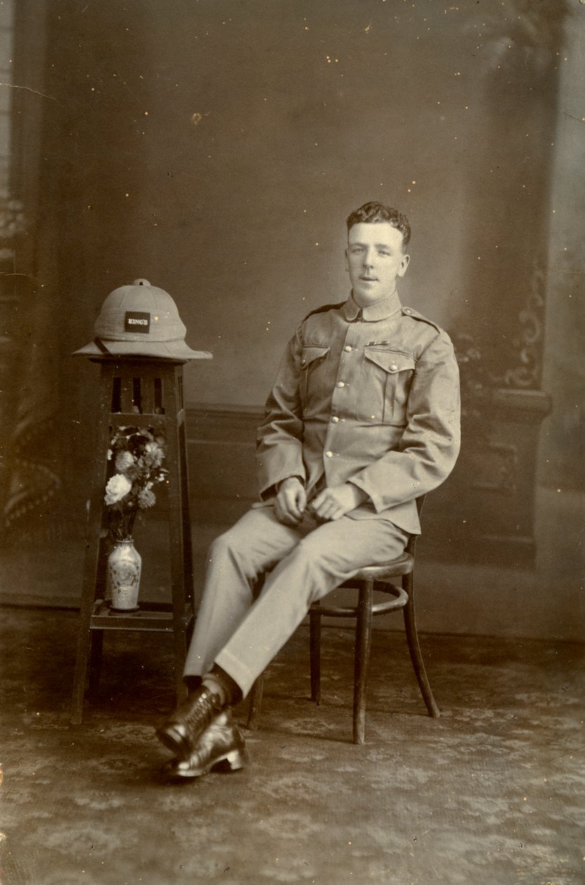 Studioportrett av en soldat fra C Company, 2nd Battalion the Kings Regiment, Irak, 1926 av Unbekannt