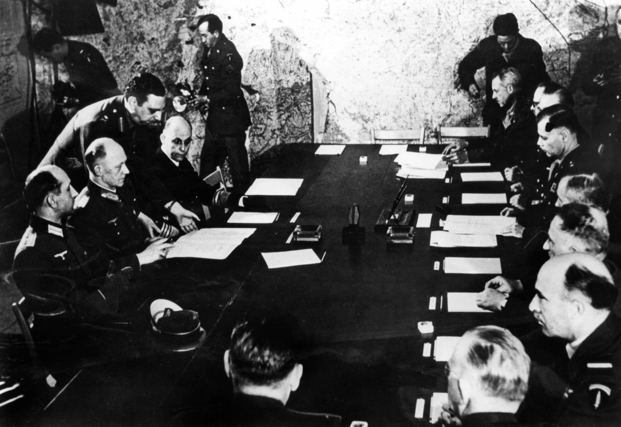 Overgivelse av Nazi-Tyskland, Reims, Frankrike, 7. mai 1945 av Unbekannt