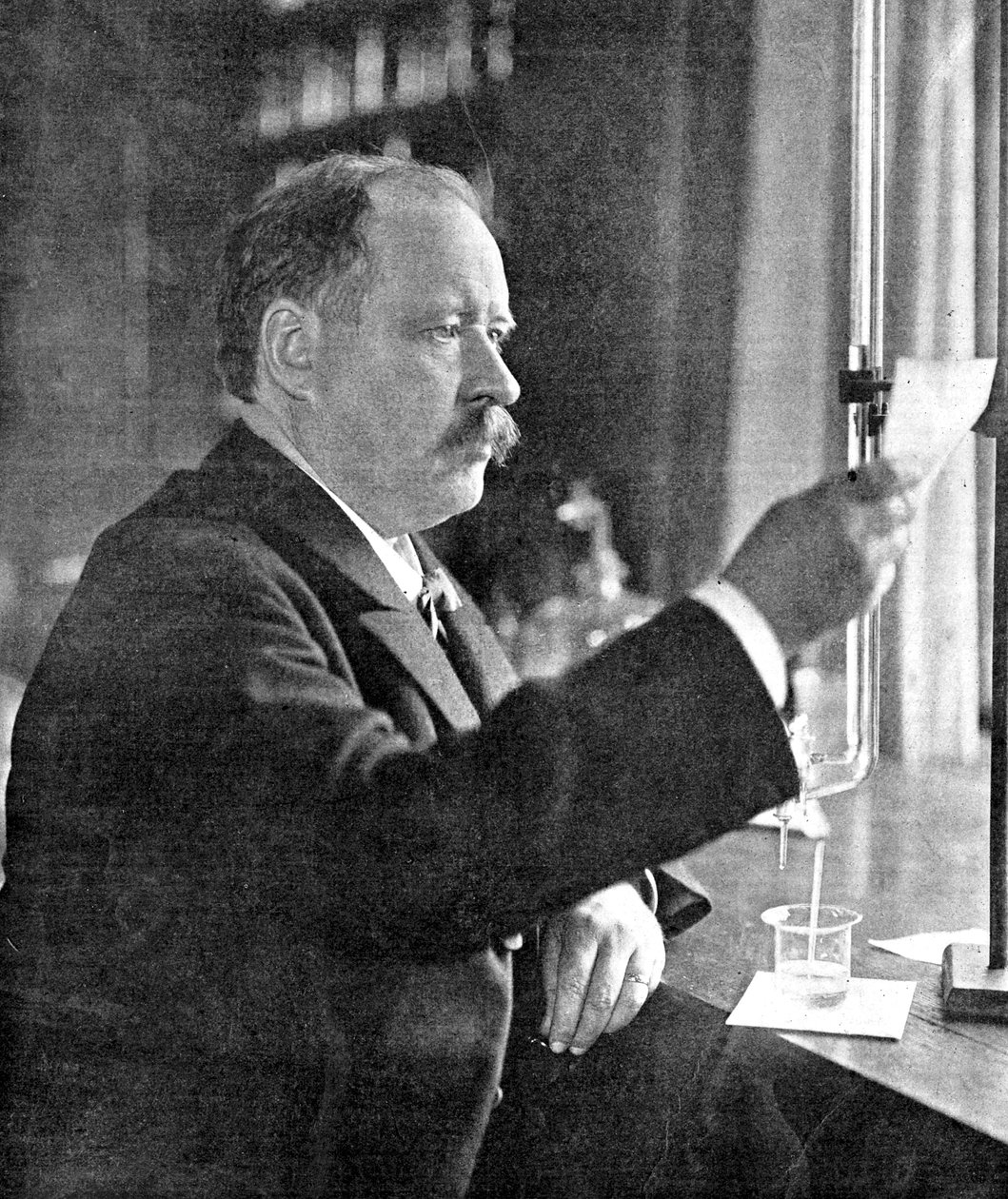Svante Arrhenius 1859-1927, svensk fysiker og kjemiker i laboratoriet hans, 1909 av Unbekannt