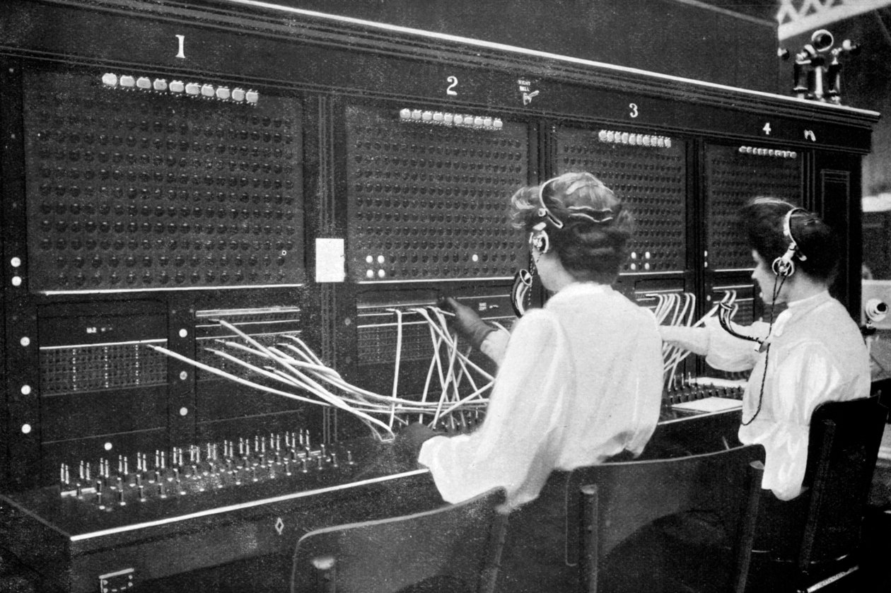 Sentralbordoperatører på jobb, tidlig på 1900-tallet av Unbekannt