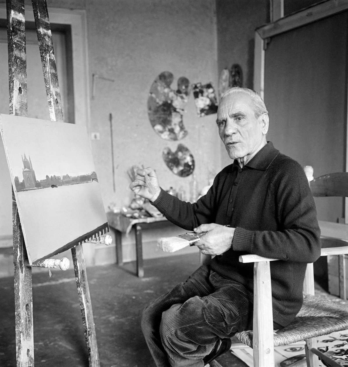 MALEREN VIRGILIO GUIDI I SIN STUDIO - VENICE - 1970 av Unbekannt