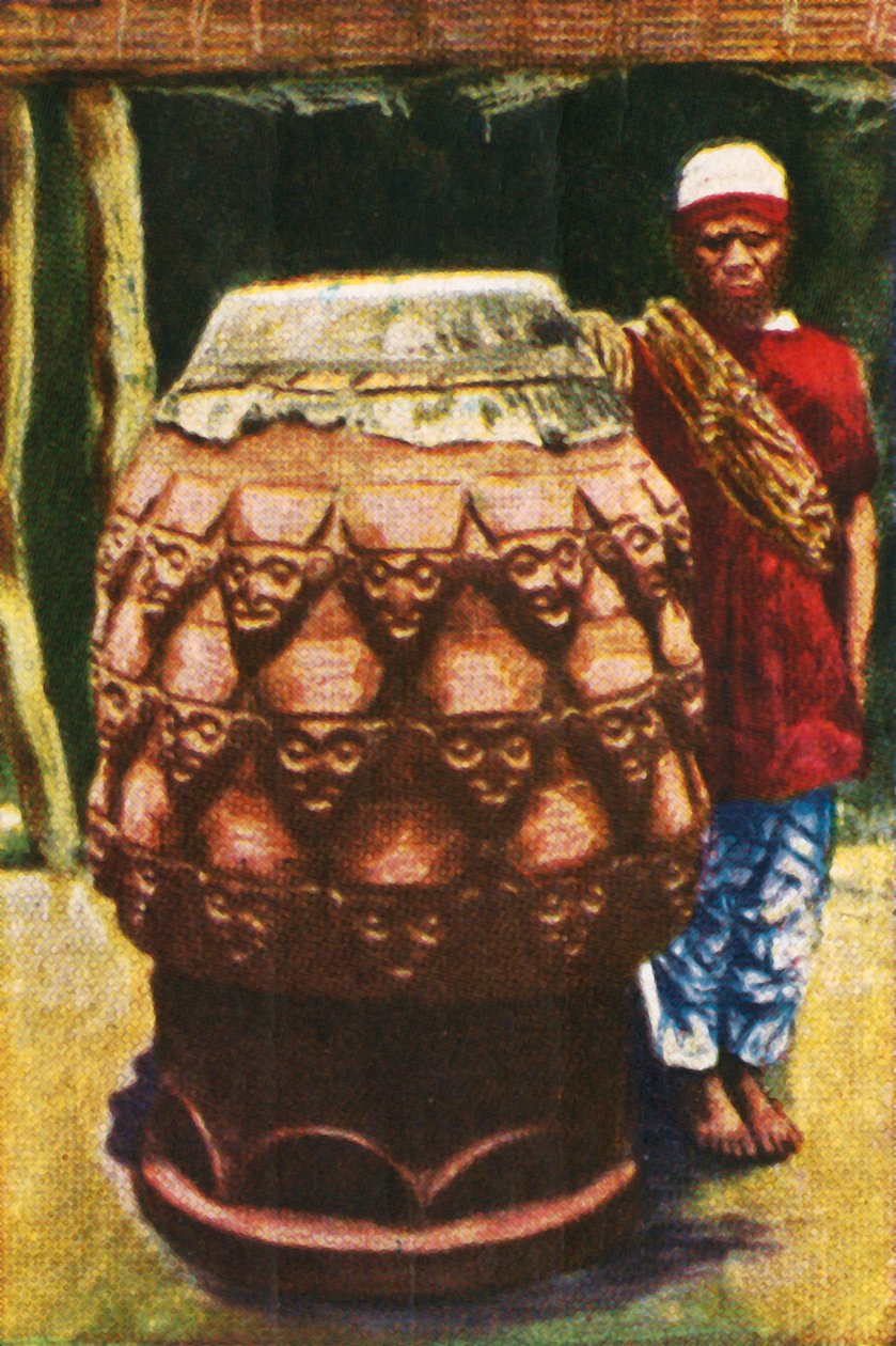 Talende tromme, Kamerun, c1928. av Unbekannt