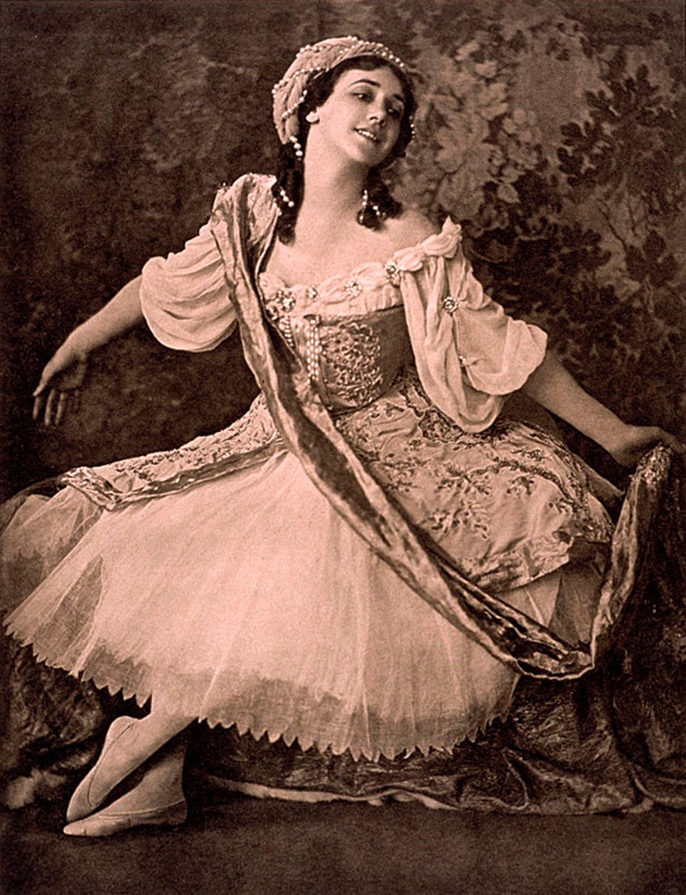 Tamara Karsavina, russisk ballerina, i Nikolai Tcherepnins ballett Le Pavillon dArmide, 1913 av Unbekannt