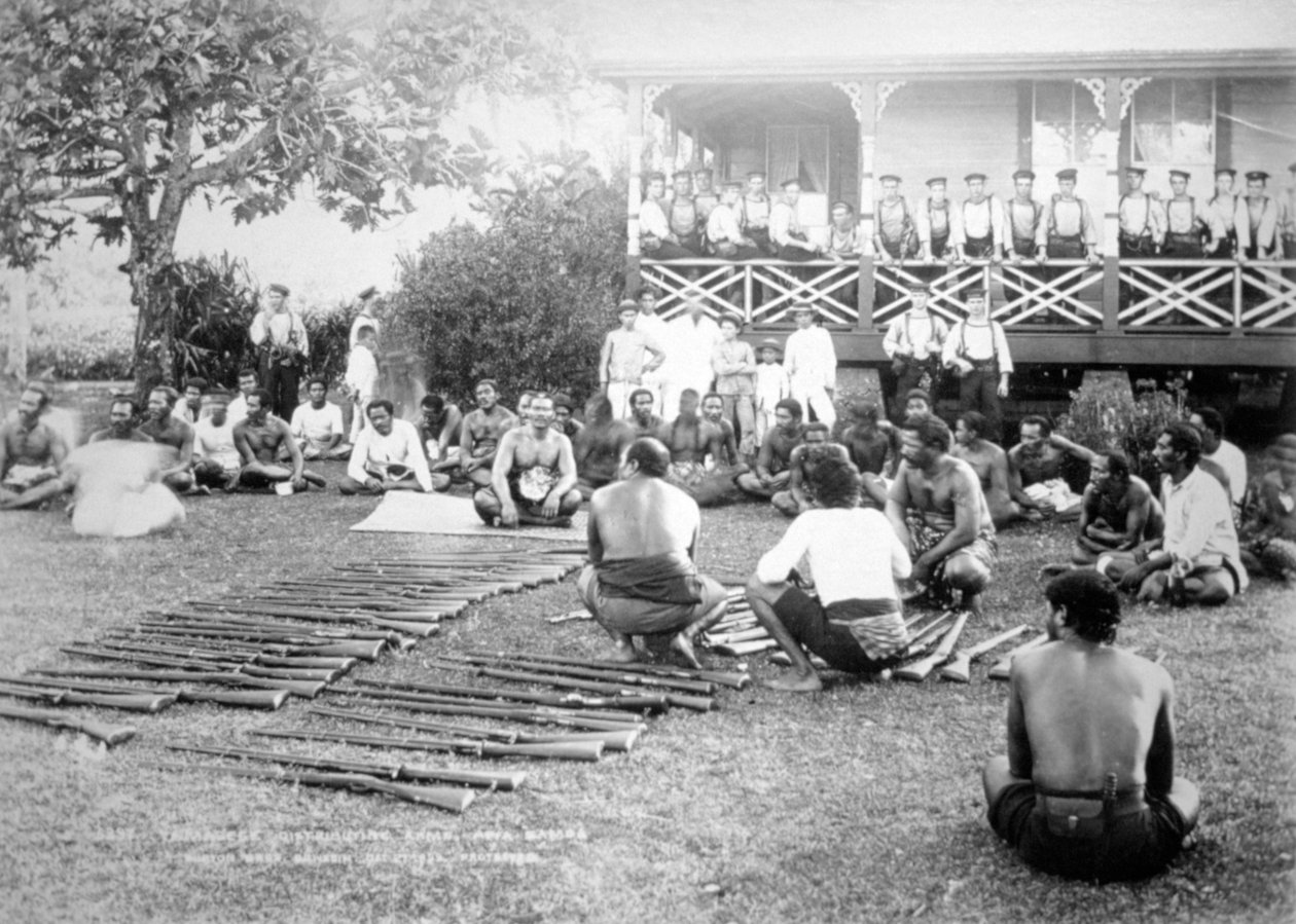 Tamasesisk distribusjon av våpen, Apia, Samoa, 1899 av Unbekannt