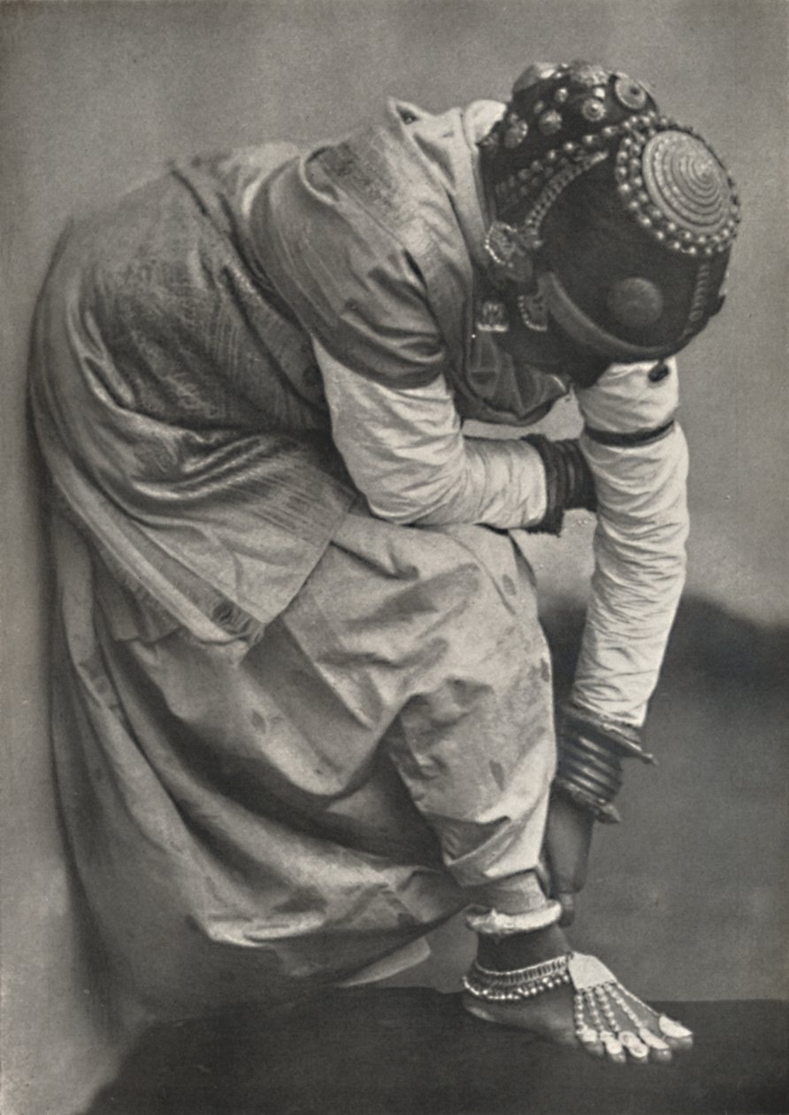 Tamulin med fot og hodeplagg, 1926 av Unbekannt