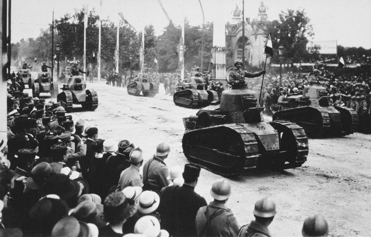 Stridsvogner i den store seiersparaden, Paris, Frankrike, 14. juli 1919 av Unbekannt