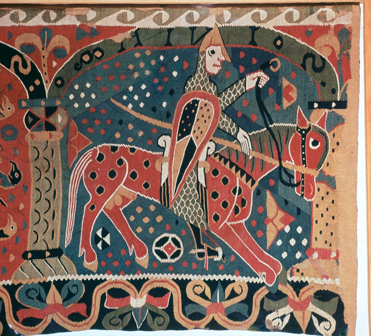 Billedteppefragment som viser en vikingrytter av Unbekannt