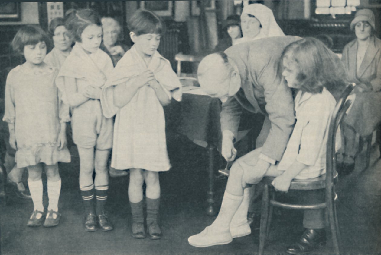 Tester patellarefleksen for indikasjon på nervesykdom, c1935 av Unbekannt
