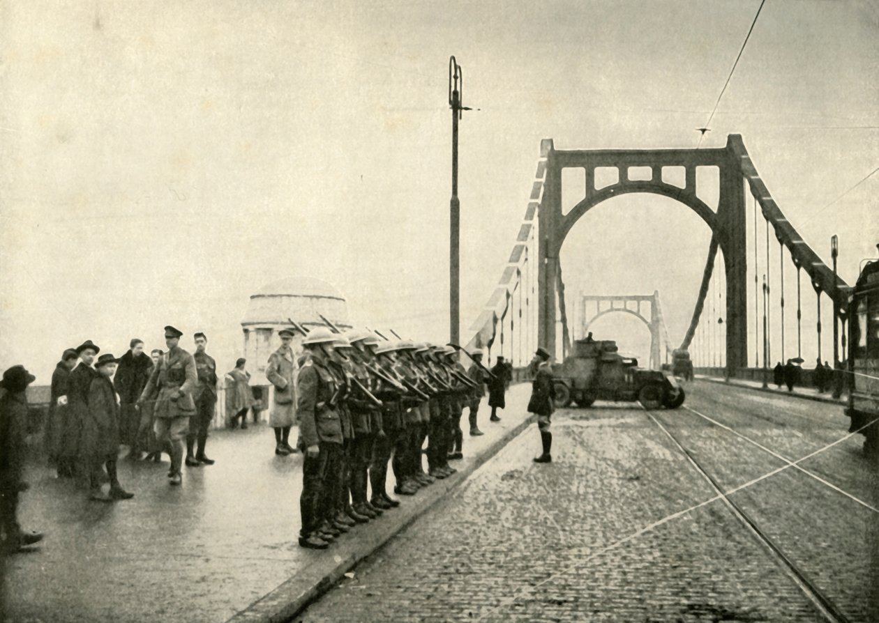 De 18. husarene som vokter en bro over Rhinen ved Köln, 1919. av Unbekannt