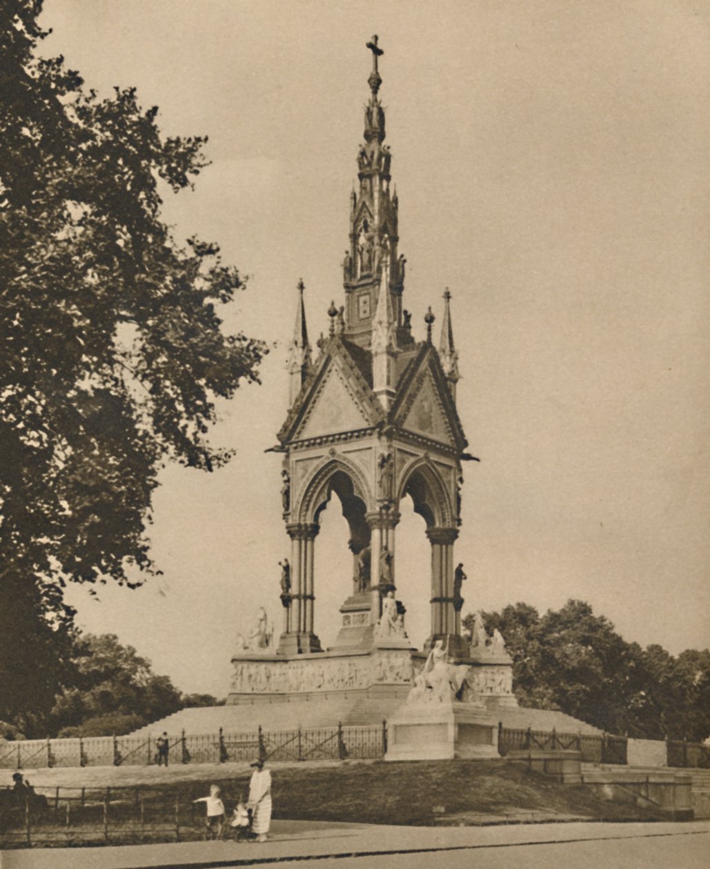 Albert Memorial utfordrer klima og kritikk, c1935. av Unbekannt