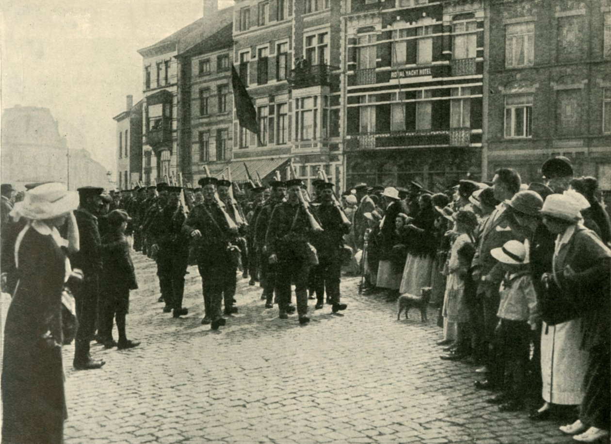 Ankomsten av de britiske marinesoldatene til Oostende, første verdenskrig, 1914, c1920. av Unbekannt