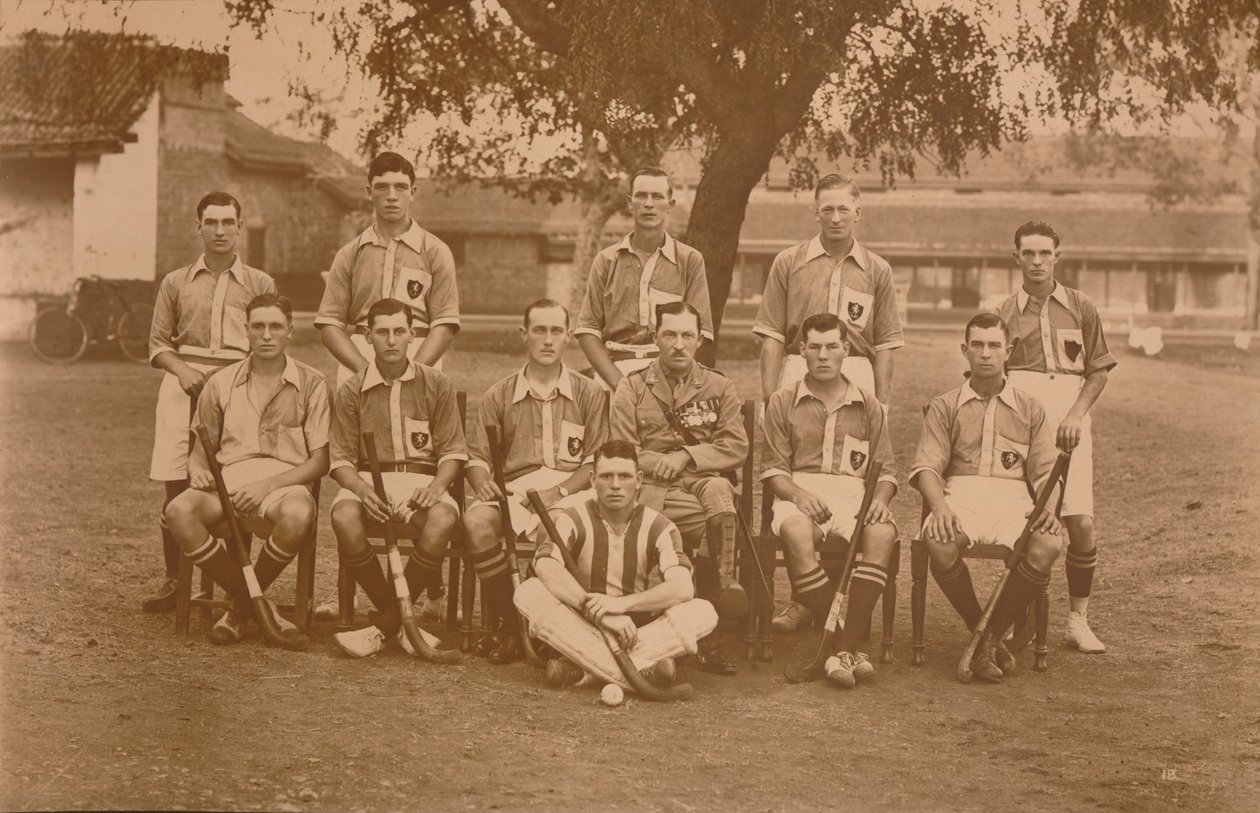 Bataljonshockeylaget til den første bataljonen, The Queens Own Royal West Kent Regiment. Poona, I av Unbekannt