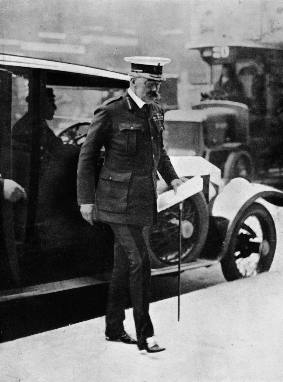 Kabinettskrisen: Lord Kitchener ankommer krigskontoret, 1915 av Unbekannt