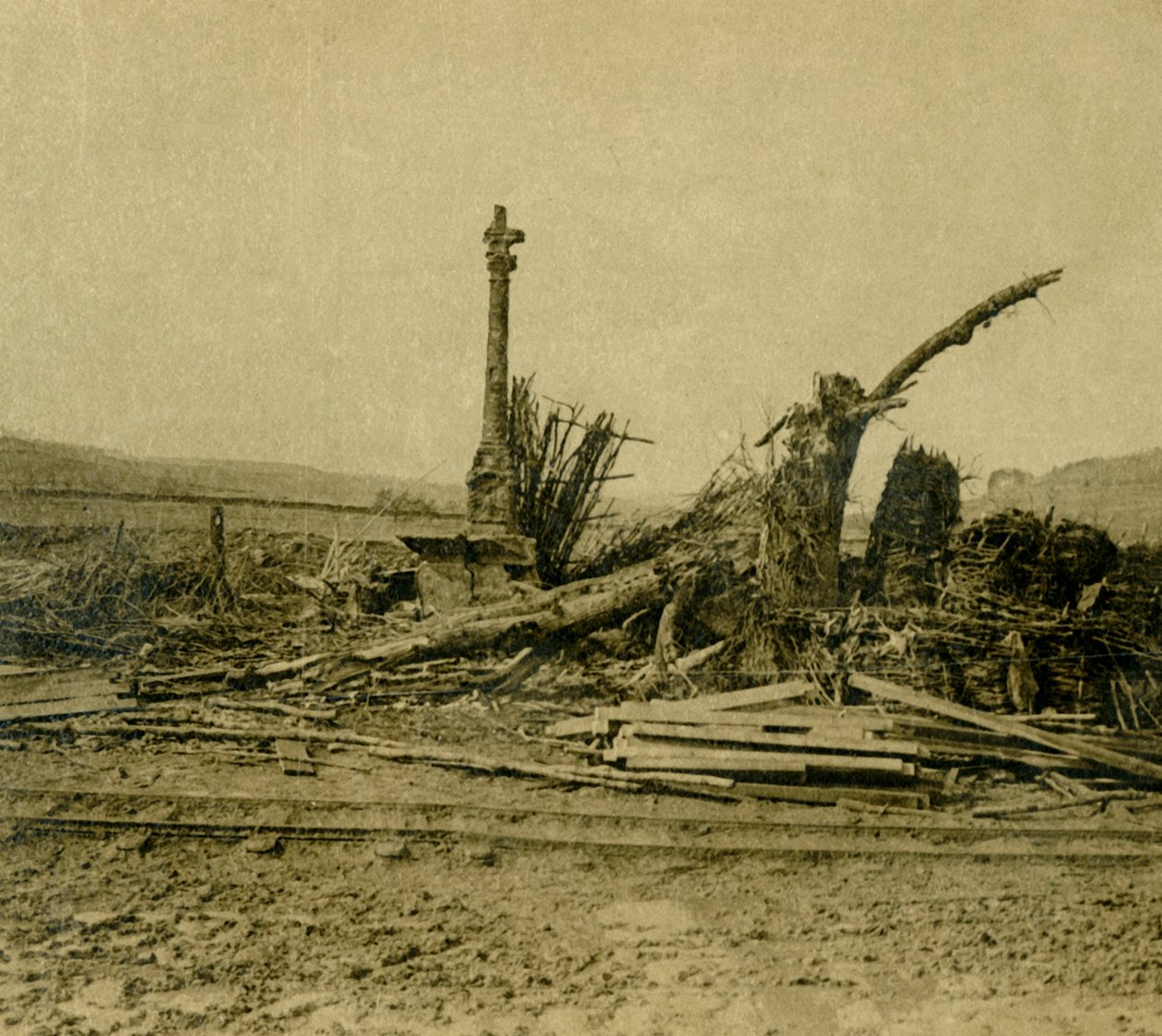 Golgata ved Les Éparges, Nord-Frankrike, c1914-c1918. av Unbekannt