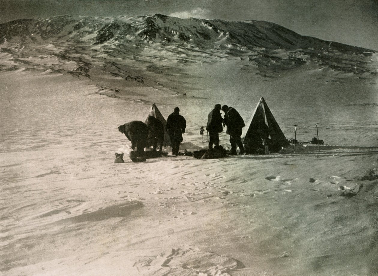 Leiren 7000 fot oppover Mount Erebus, 1908, 1909 av Unbekannt