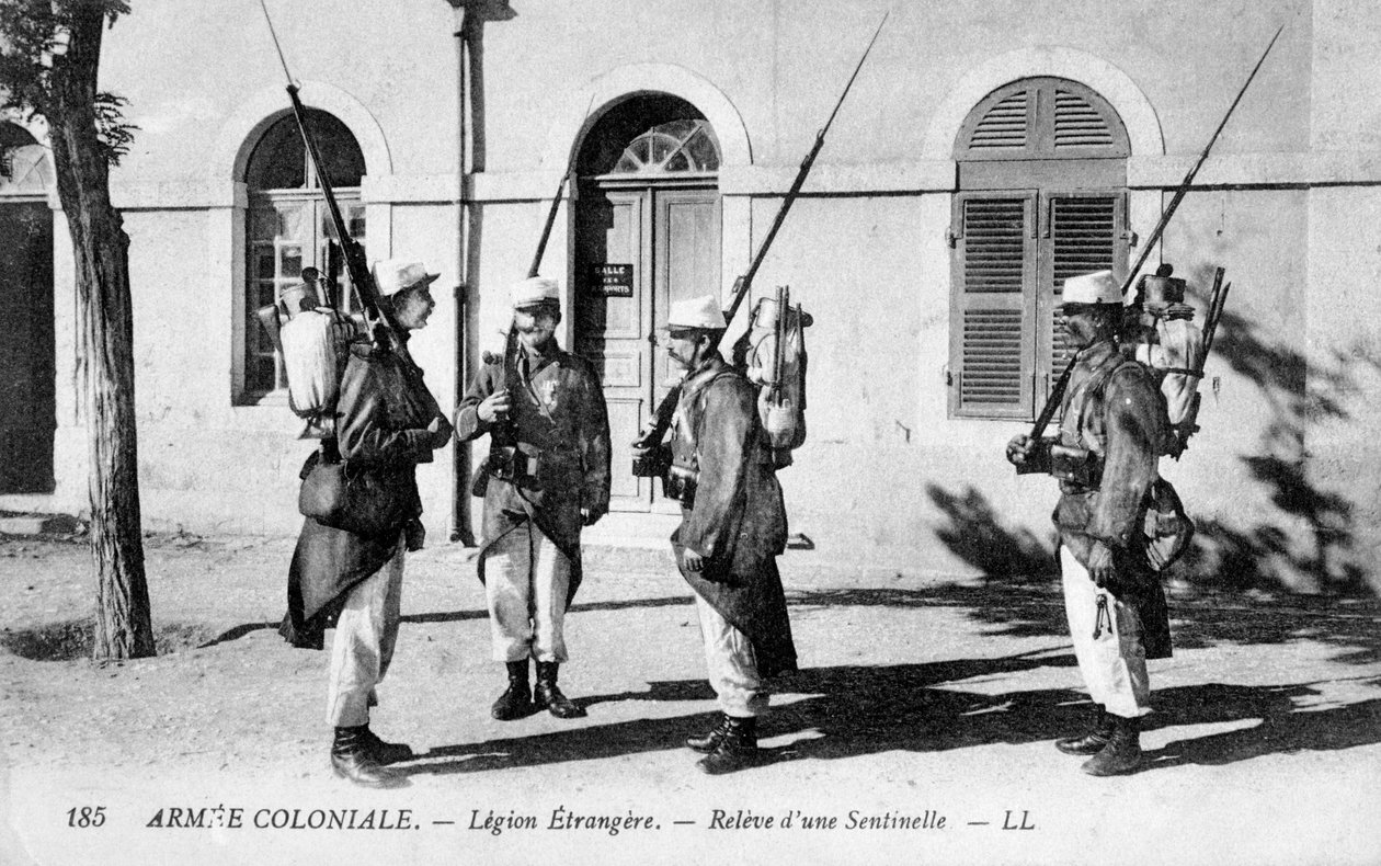 Vaktskiftet, Den franske fremmedlegionen, c1910 av Unbekannt