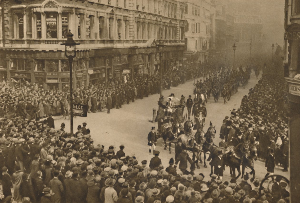 The City Lines Queen Victoria Street for å se The New Lord Mayor and His Procession, c1935. av Unbekannt
