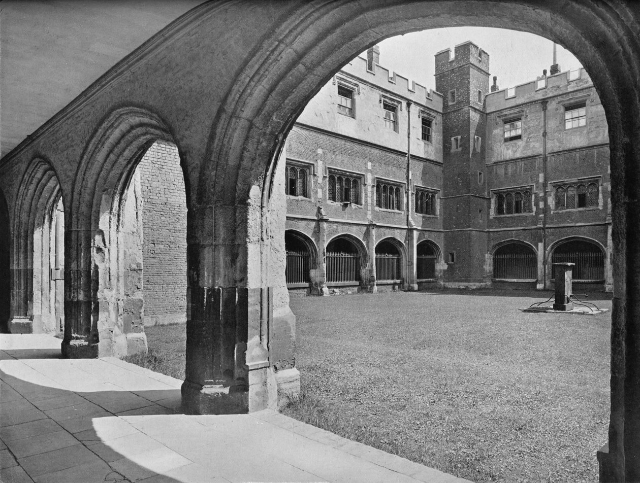 The Cloisters, 1926 av Unbekannt