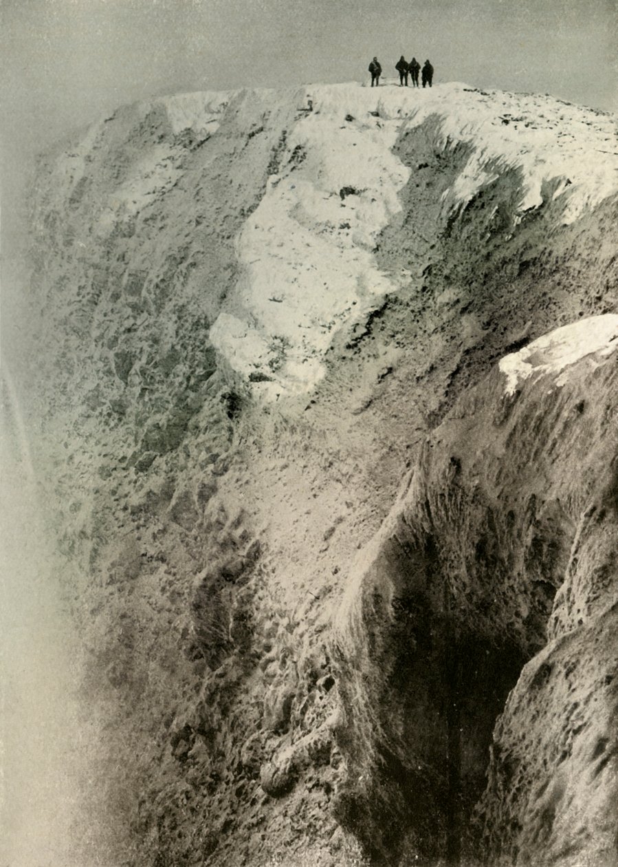 Erebus-krateret, 900 fot dypt og en halv mil bredt, 1908, 1909. av Unbekannt