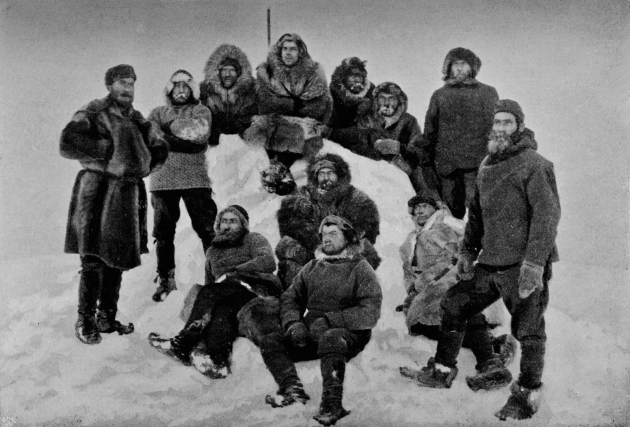 Mannskapet på Fram etter deres andre vinter. Omtrent 24. februar 1895, 1895 1897 av Unbekannt