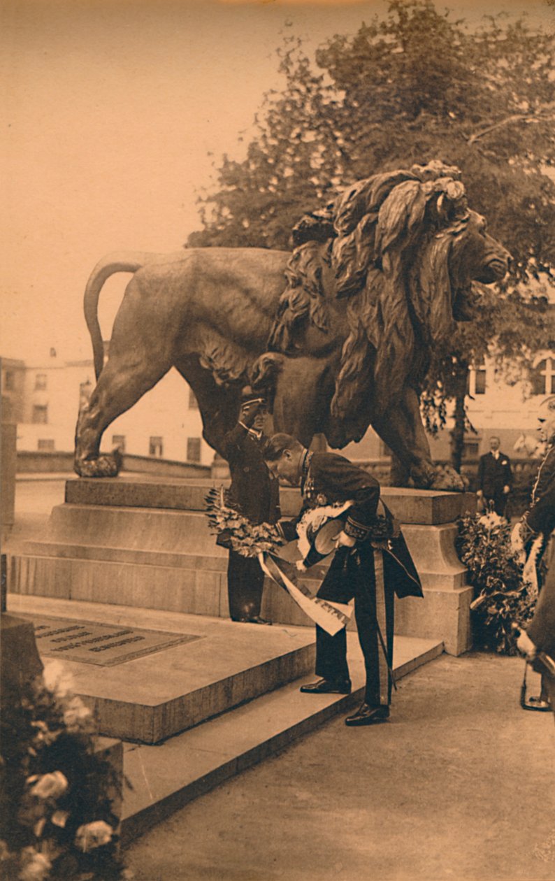 Den cubanske ministeren legger ned en krans til hyllest til den ukjente belgiske soldaten, Brussel, Belgia, 1927. av Unbekannt