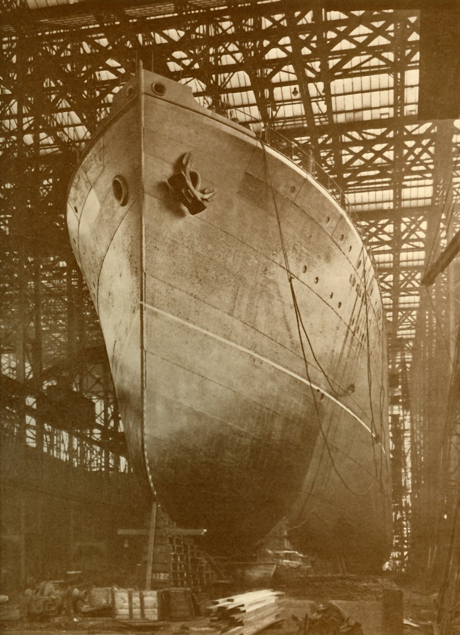 Cunard Aurania 14 000 tonn på aksjene i Newcastle-On-Tyne, c1930. av Unbekannt