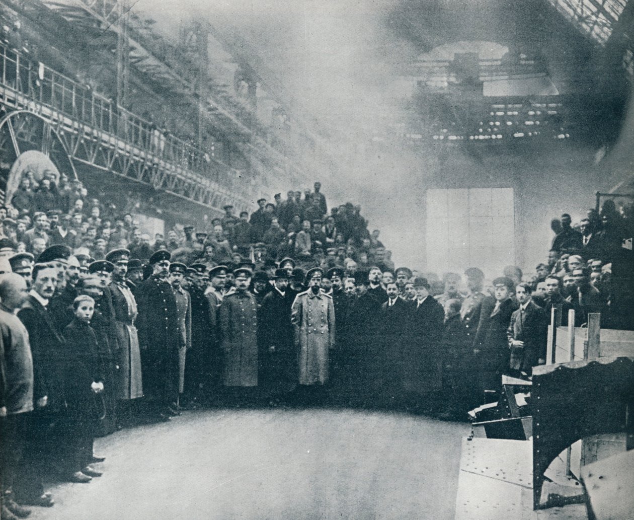 Tsaren, tatt blant arbeiderne ved det store Putiloff Munition and Engineering Works, 1914 av Unbekannt
