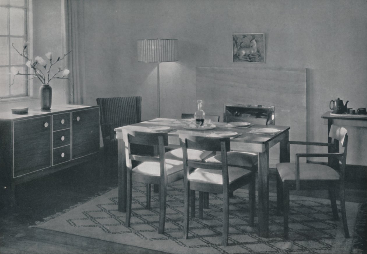 The Dining Room - Valnøtt- og platanmøbler, 1942. av Unbekannt