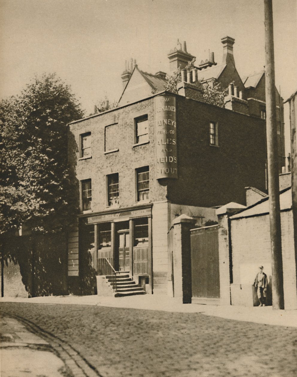 The Grenadier i Wilton Mews, Where Coachmen Drink No More, c1935. av Unbekannt