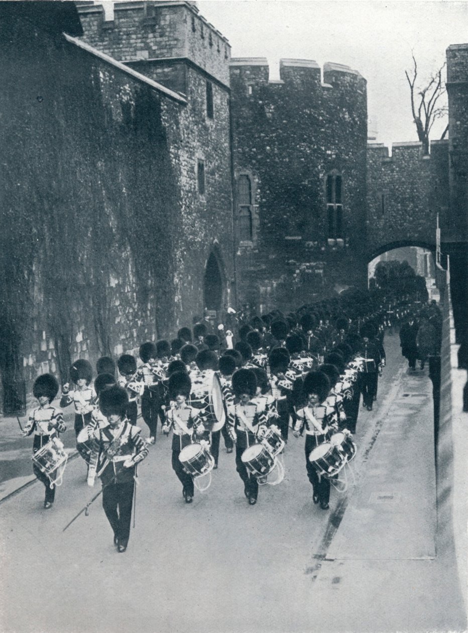 Vaktene forlater Tower of London, c1914 av Unbekannt