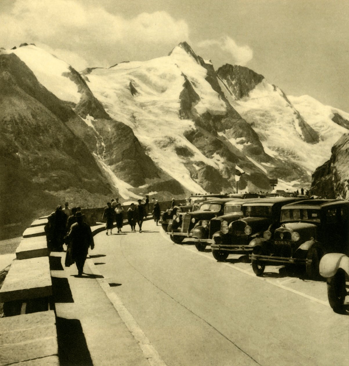 Kaiser-Franz-Josefs-Höhe-utkikkspunktet på Grossglockner High Alpine Road, Østerrike, c1935. av Unbekannt