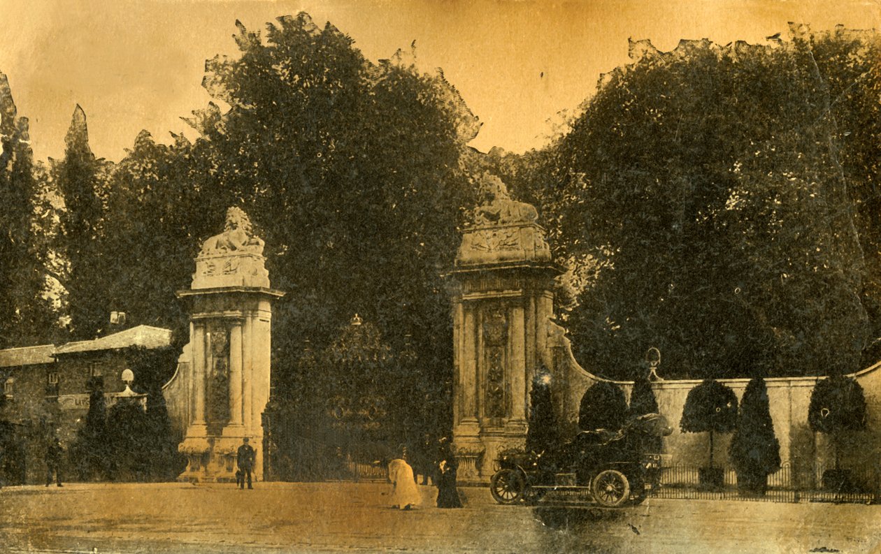 The Lion Gates, Hampton Court, London, 1910. av Unbekannt