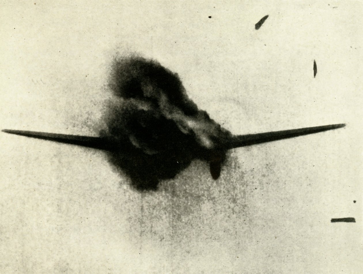 The Moment of Victory: A Heinkel III About To Go In, 1939-1940, 1941. av Unbekannt