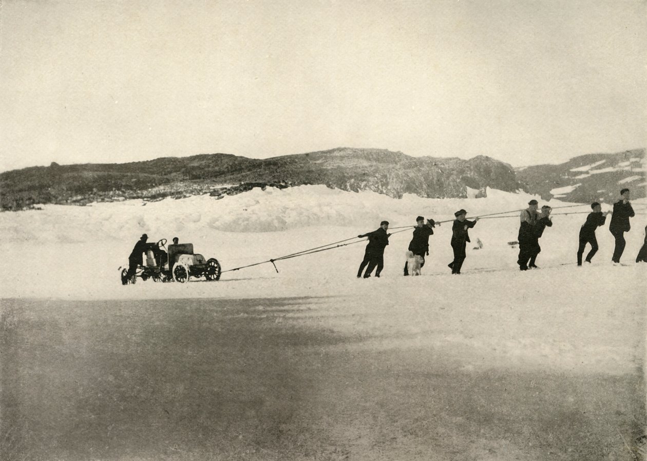 Motorbilen i myk snø, etter skipets retur, c1908, 1909. av Unbekannt