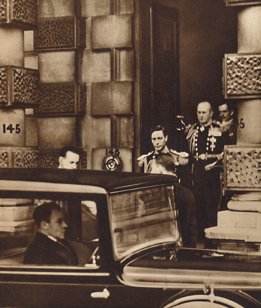 The New Reign Dawns, 1936 1937 av Unbekannt