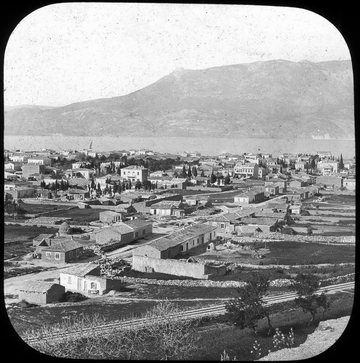 Den nye byen, Korint, Hellas, slutten av 1800- eller begynnelsen av 1900-tallet av Unbekannt