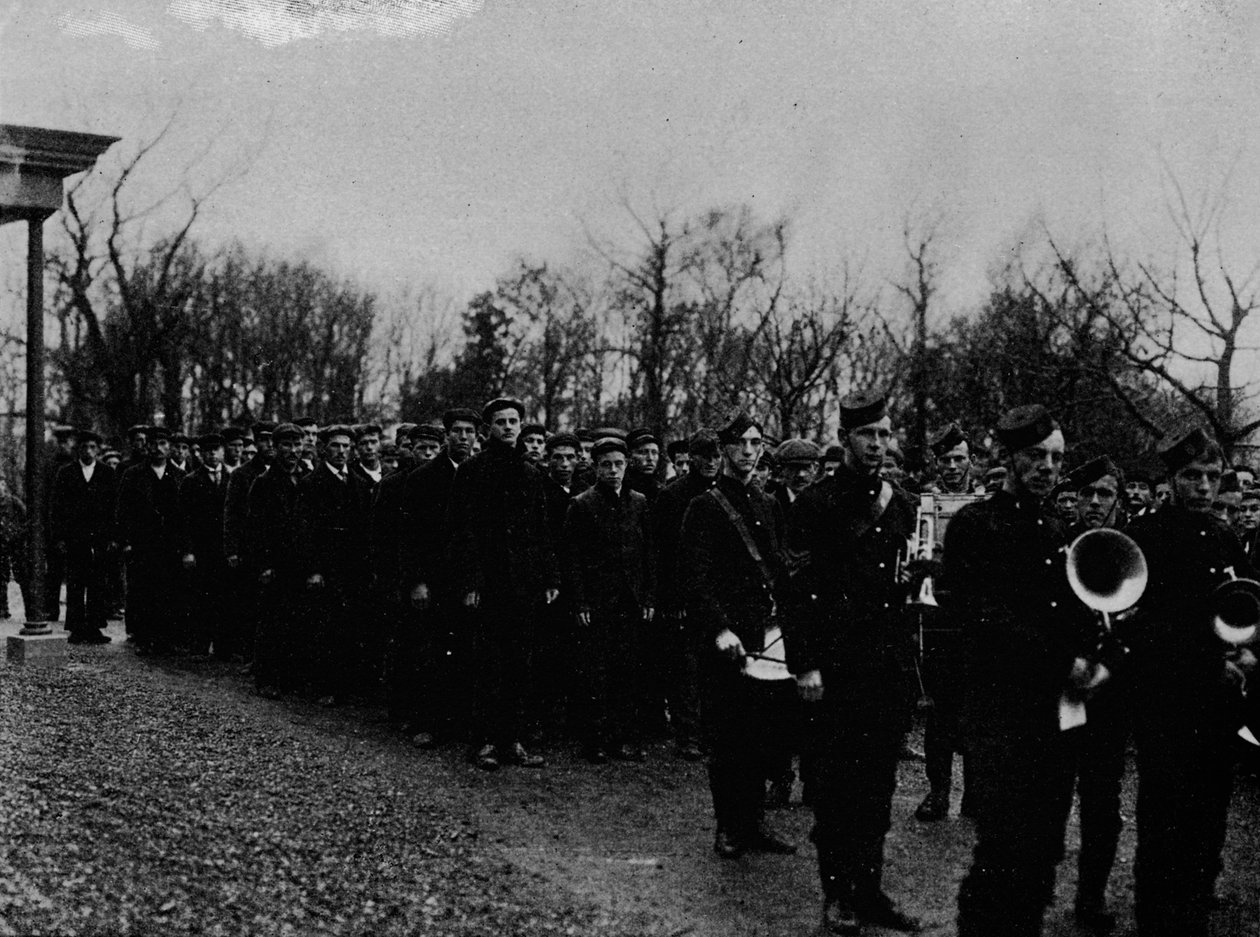 Newfoundland Naval Reserve paraderer foran guvernøren ved St. Johns, c1902, 1903 av Unbekannt