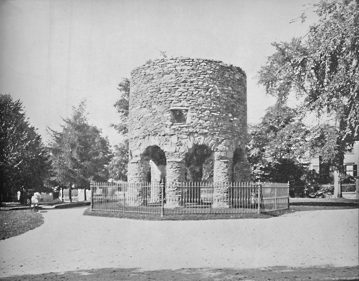 The Old Norse, Tower, Newport, R.I., c1897. av Unbekannt