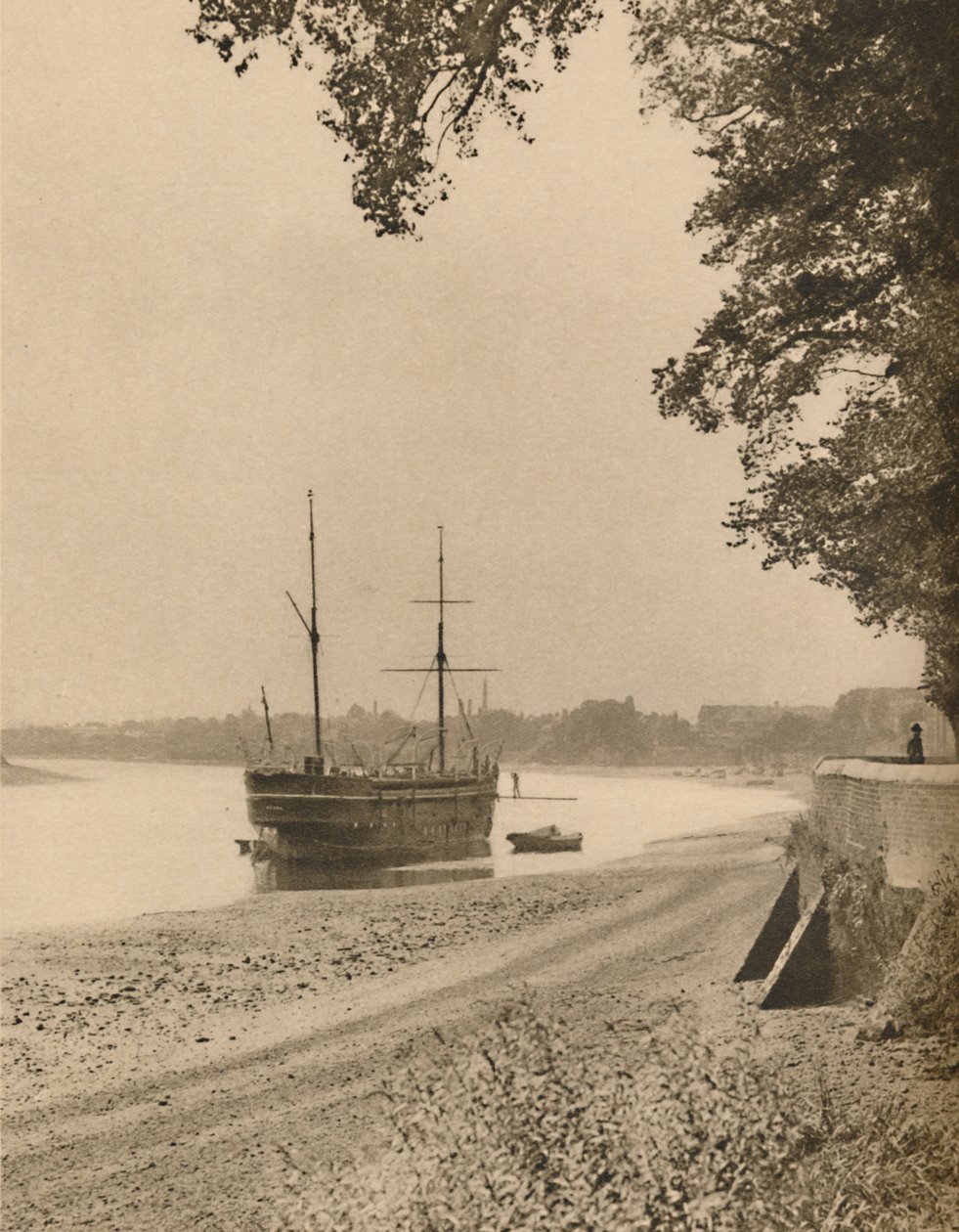 The Old Stork at Her Moorings Off Chiswick Mall, c1935. av Unbekannt