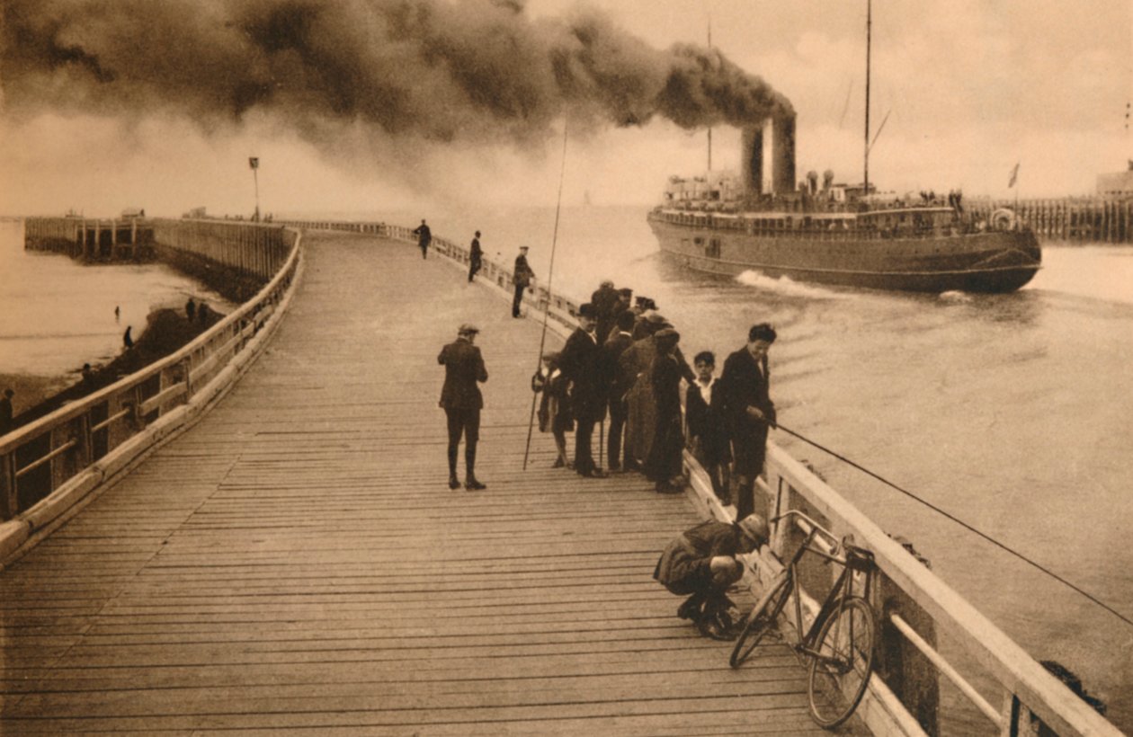 The Pier og inngangen til Mail-Steamer, c1928 av Unbekannt