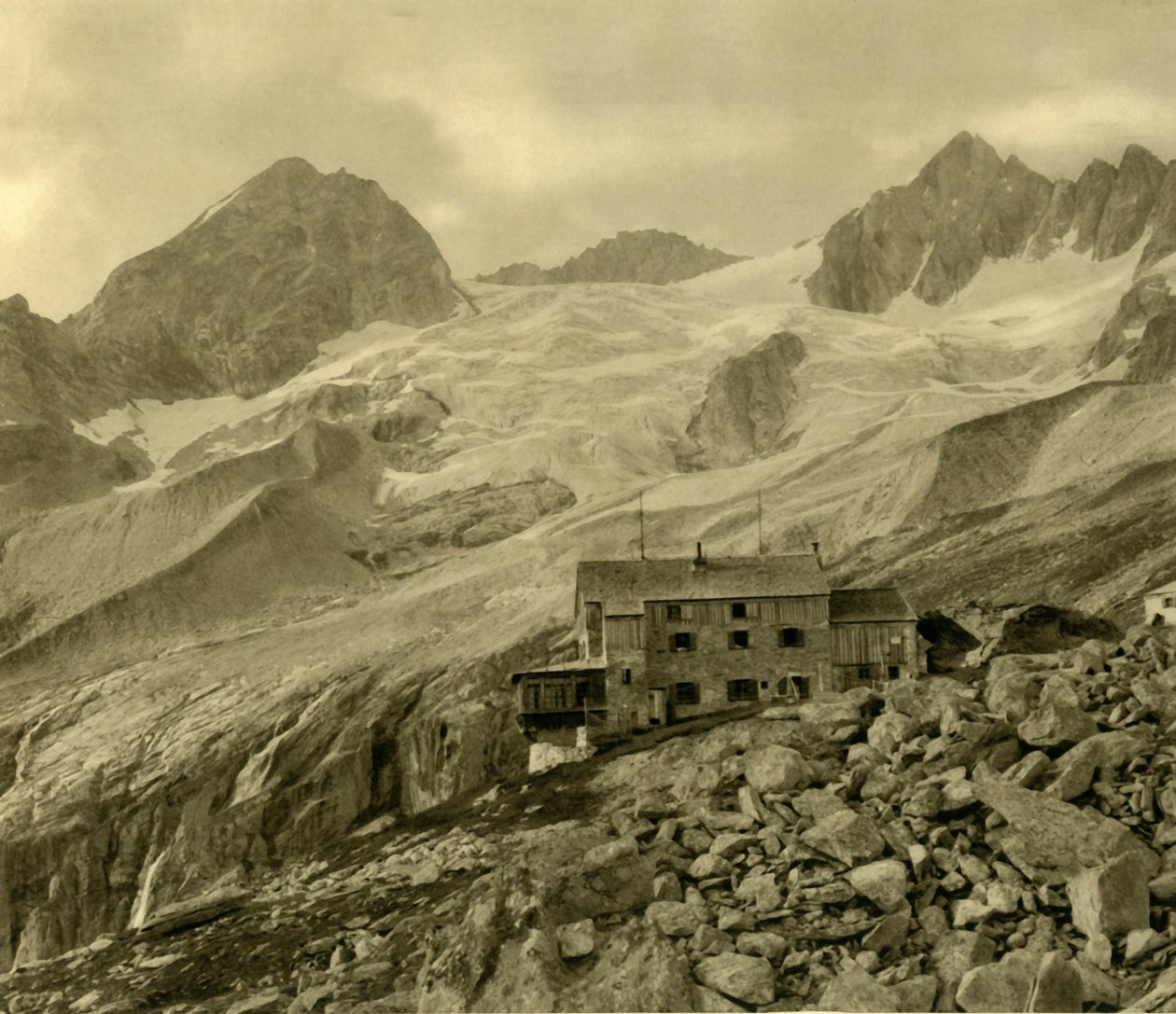 Plauener Hütte og isbreen, Zillergrund, Tyrol, Østerrike, c1935. av Unbekannt