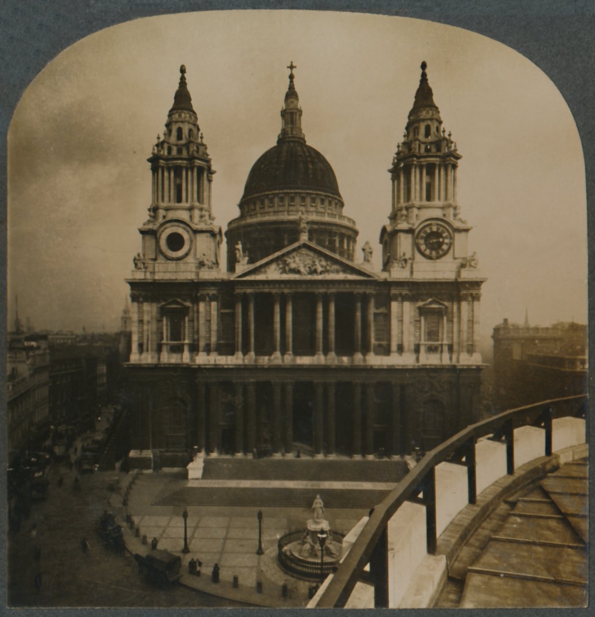 The Pride of London, St. Pauls Cathedral, London, England, c1910. av Unbekannt