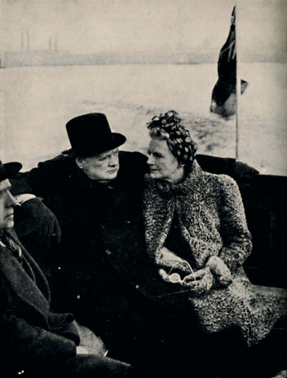 Statsministeren besøker Londons havner, ca 1940, 1945. av Unbekannt