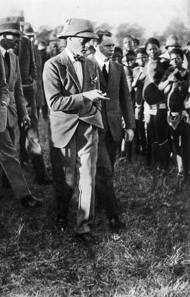 Prinsen av Wales og en gruppe Usuta-dansere, Zululand, 1925 av Unbekannt
