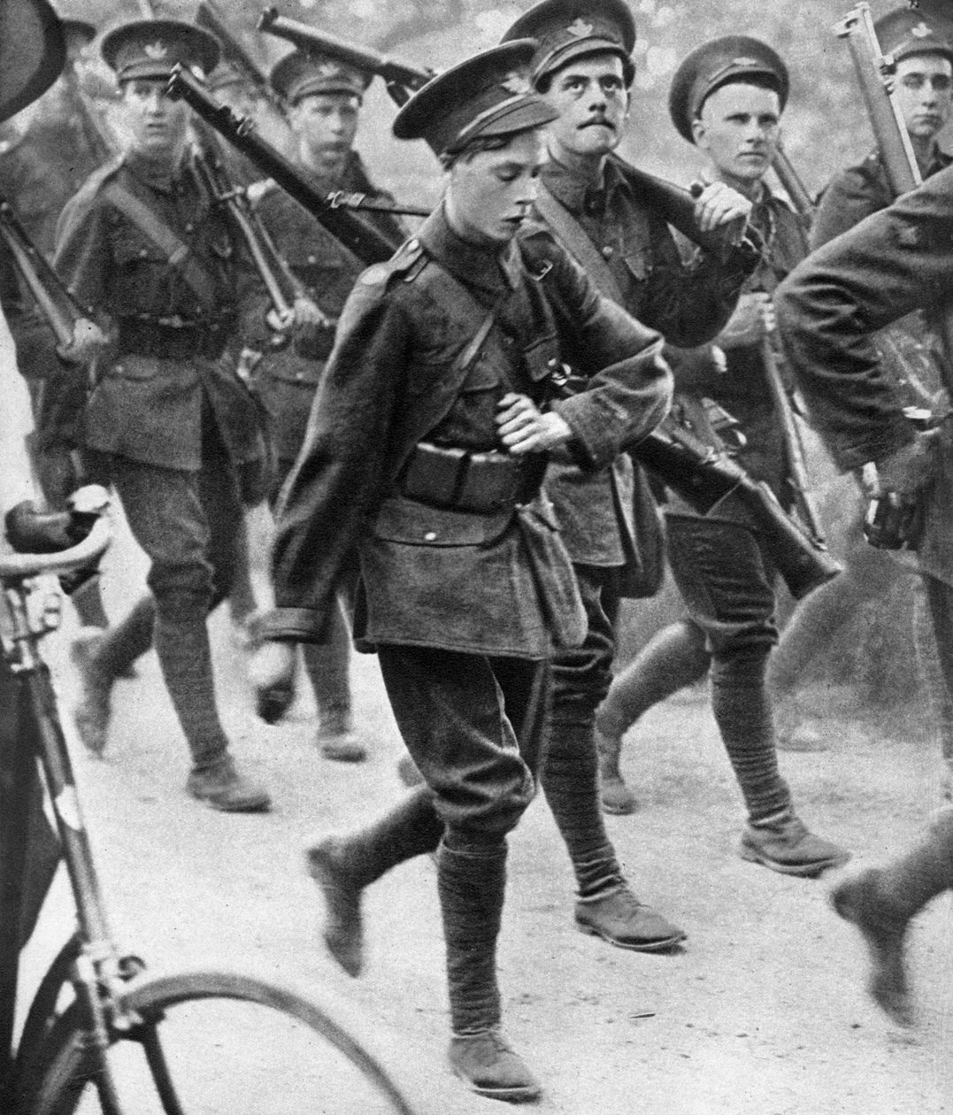Prinsen av Wales marsjerte med Oxford University Officers Training Corps, c1910 av Unbekannt