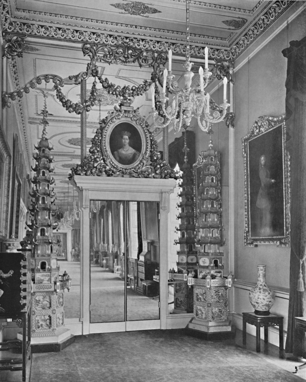 Hovedkorridoren, Buckingham Palace, South End, 1939 av Unbekannt
