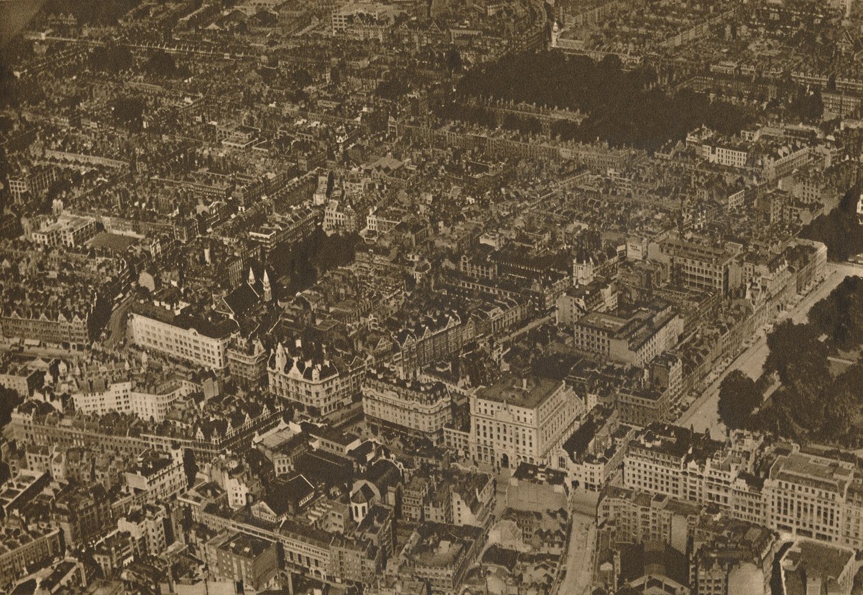 Puslespillet med kjente gater fra et nytt og spennende utsiktspunkt, c1935. av Unbekannt